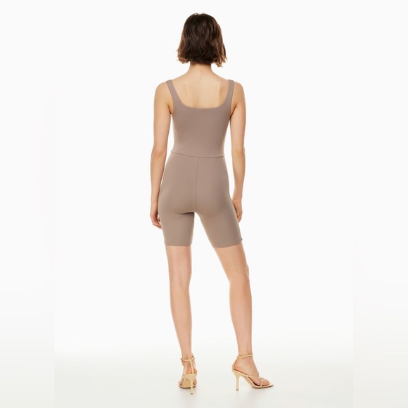 NWT aritzia babaton contour romper - Picture 2 of 7
